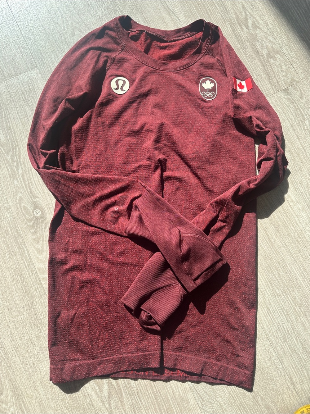 lululemon athletica Team Canada Swiftly Tech Long Sleeve shirt. Size 4 women